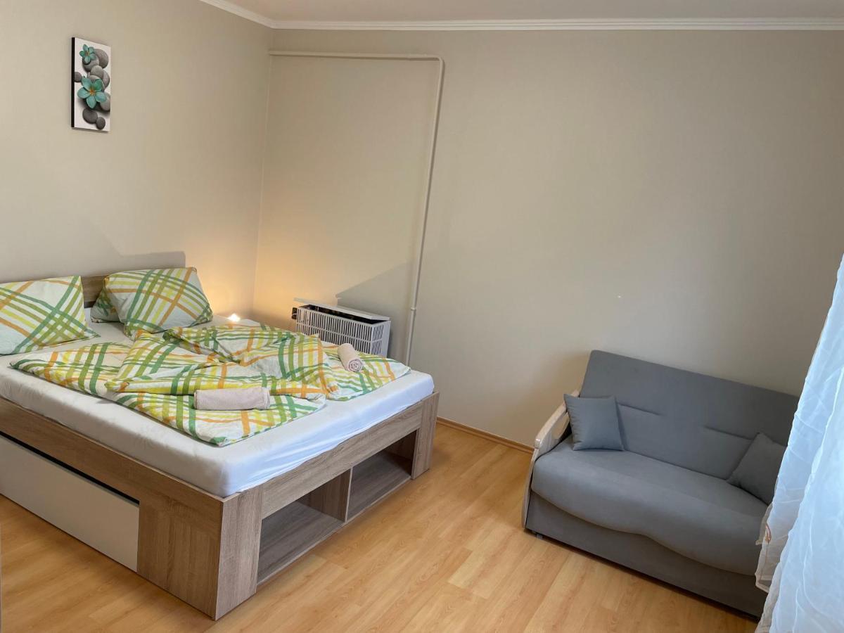 Pingvin Cukraszda Apartman Felso Szint Balatonmariafurdo Exterior photo
