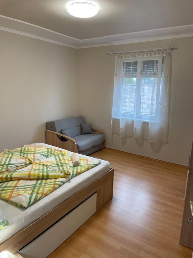Pingvin Cukraszda Apartman Felso Szint Balatonmariafurdo Exterior photo