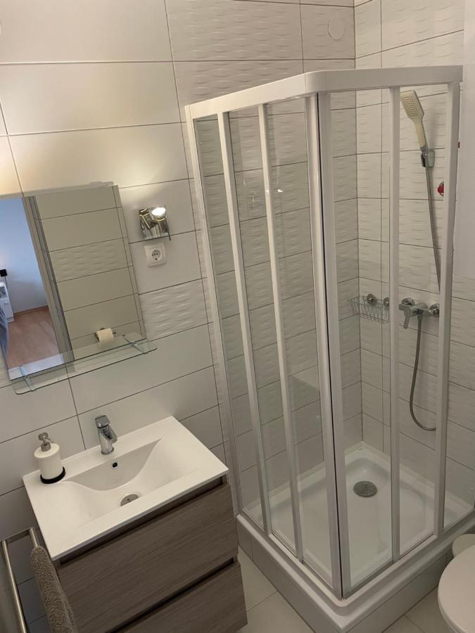 Pingvin Cukraszda Apartman Felso Szint Balatonmariafurdo Exterior photo