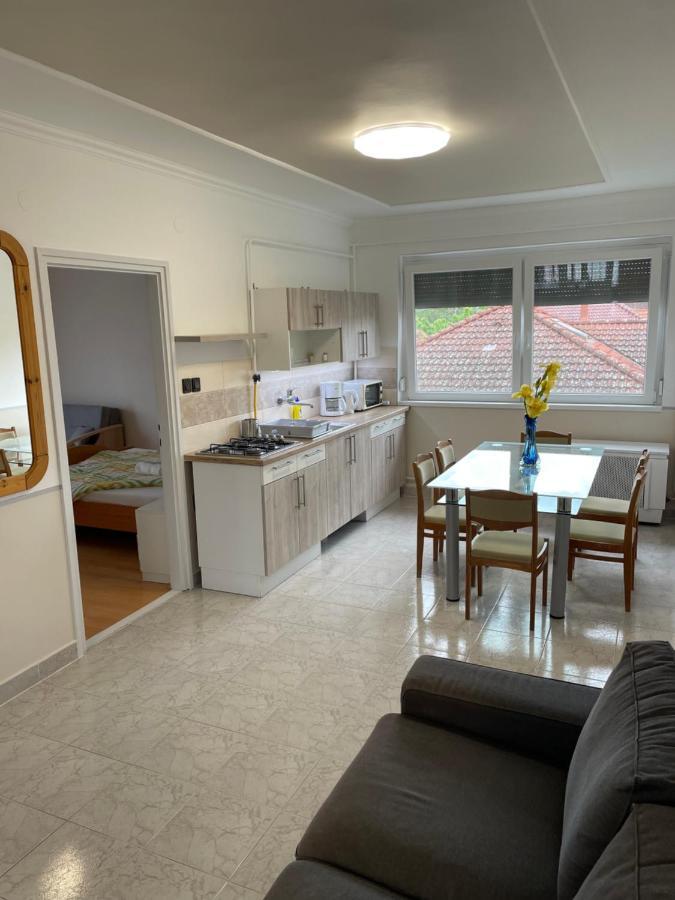Pingvin Cukraszda Apartman Felso Szint Balatonmariafurdo Exterior photo
